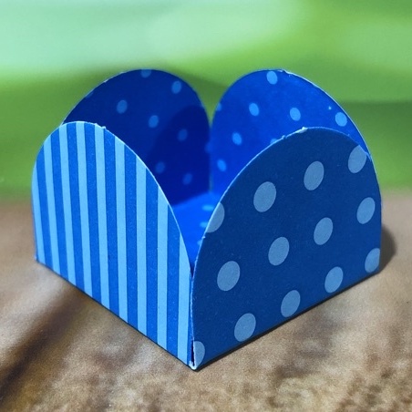 50 forminha 4 Pétalas para doces COR POÁ LISTRADO AZUL E AZUL 10.36 50 forminha 4 Pétalas para doces COR POÁ LISTRADO AZUL E AZUL 10.36