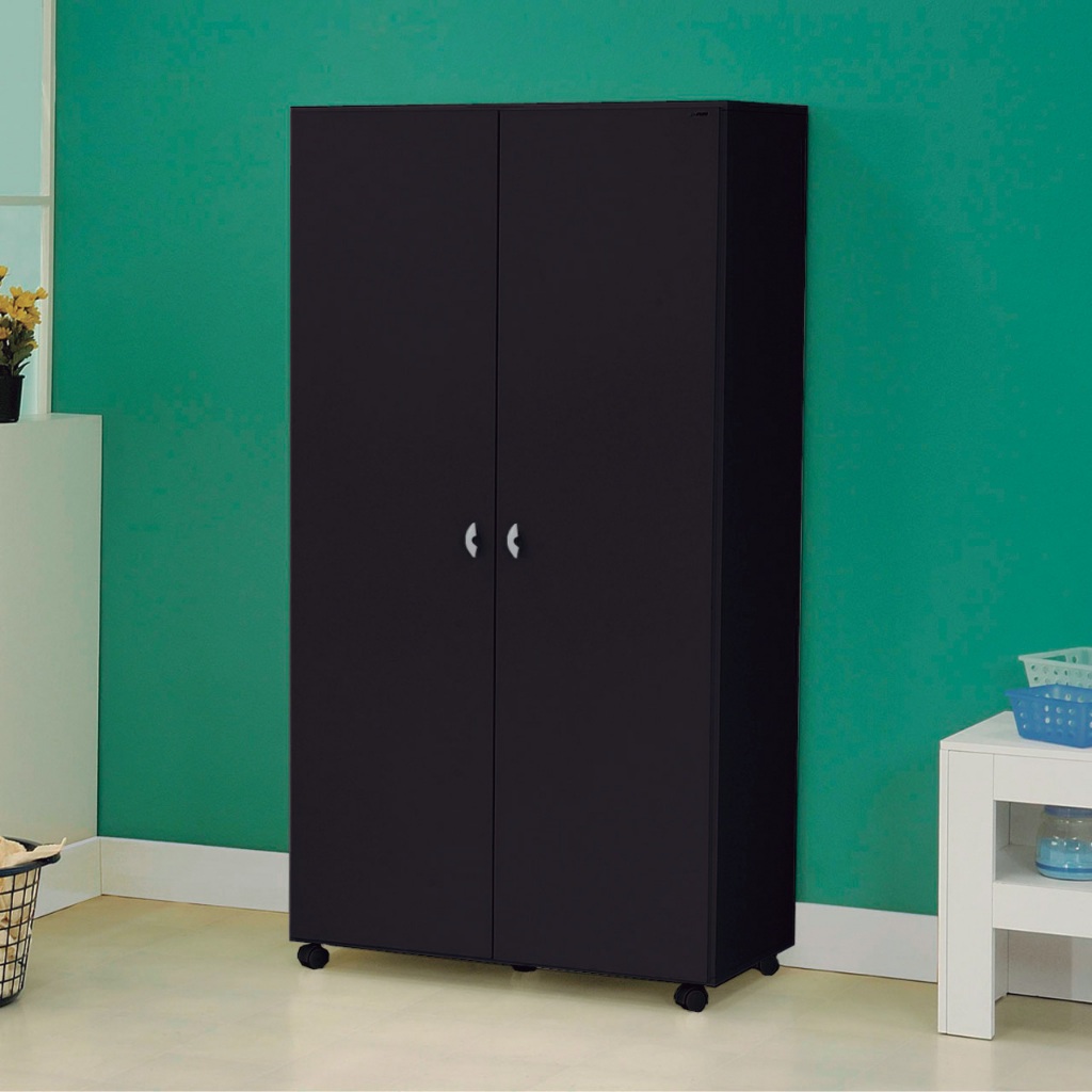 Armário Multiuso Ditália 2 Portas com Rodízios AR-70 Preto Armário Multiuso Ditália 2 Portas com Rodízios AR-70 Preto