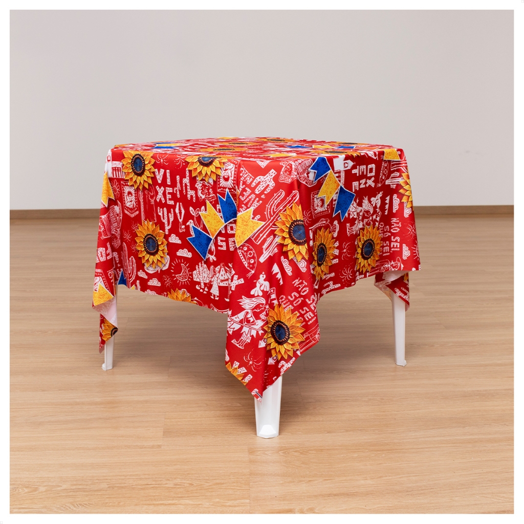 Toalha de Mesa Decorativa para Festa Junina Sublimado em Tecido 150x150cm Toalha de Mesa Decorativa para Festa Junina Sublimado em Tecido 150x150cm