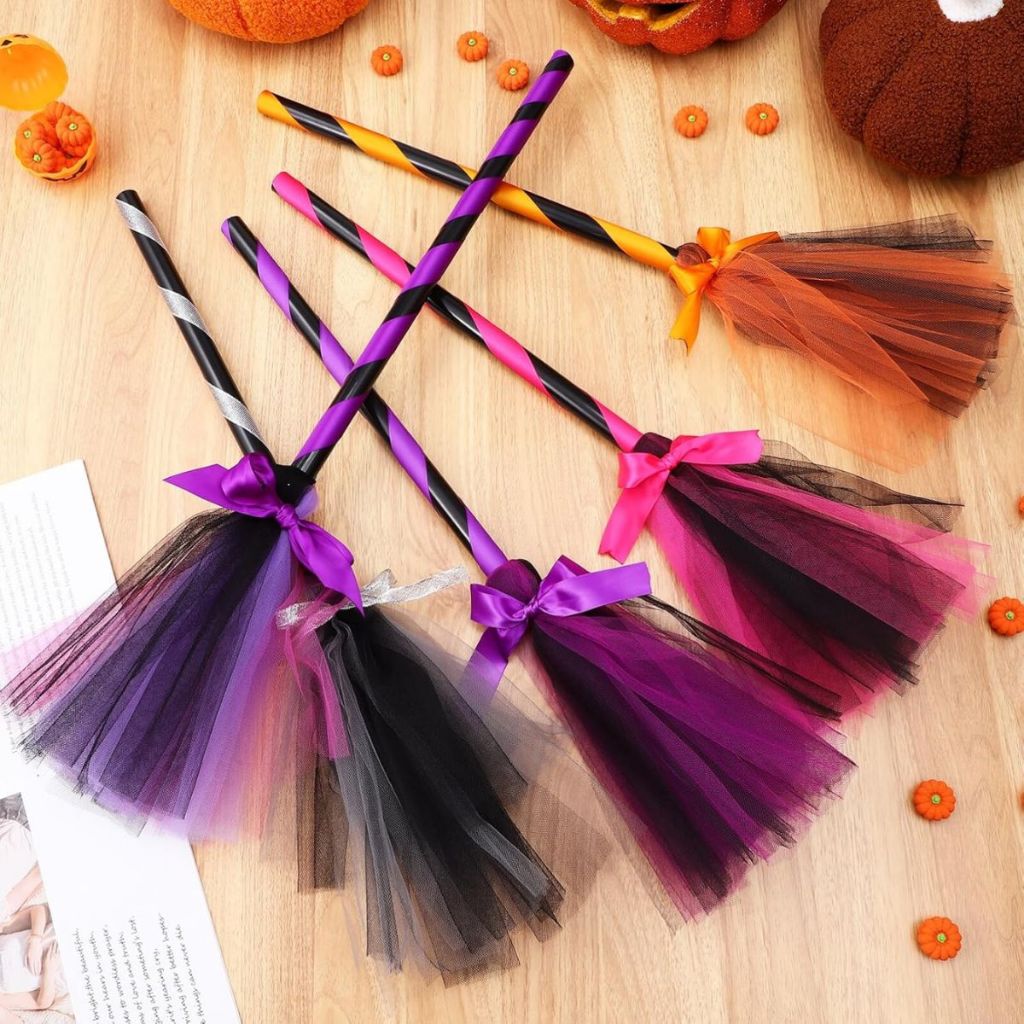 Vassoura Halloween Decoração Bruxas 96cm Acessórios Dia das Bruxa Fantasia Cosplay Infantil Enfeite Vassoura Halloween Decoração Bruxas 96cm Acessórios Dia das Bruxa Fantasia Cosplay Infantil Enfeite
