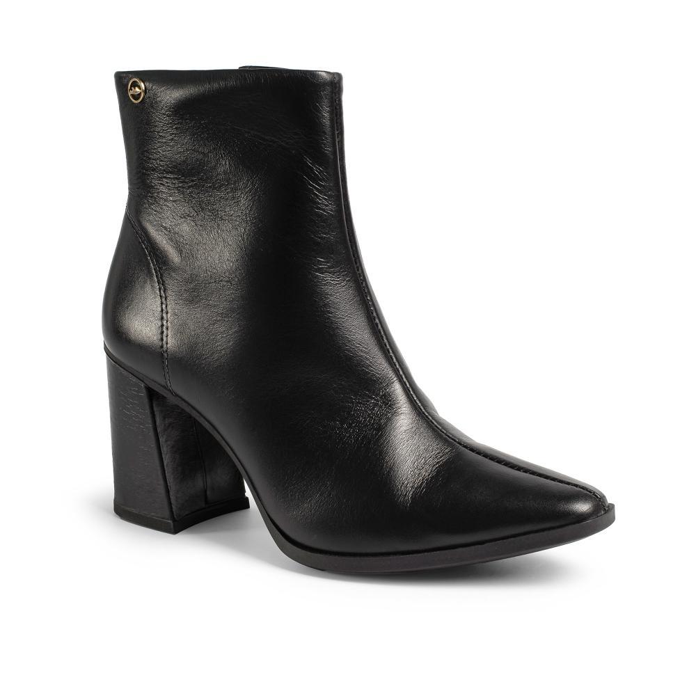 Bota Dakota de Cano Curto Em Couro Feminina D0411 Bota Dakota de Cano Curto Em Couro Feminina D0411