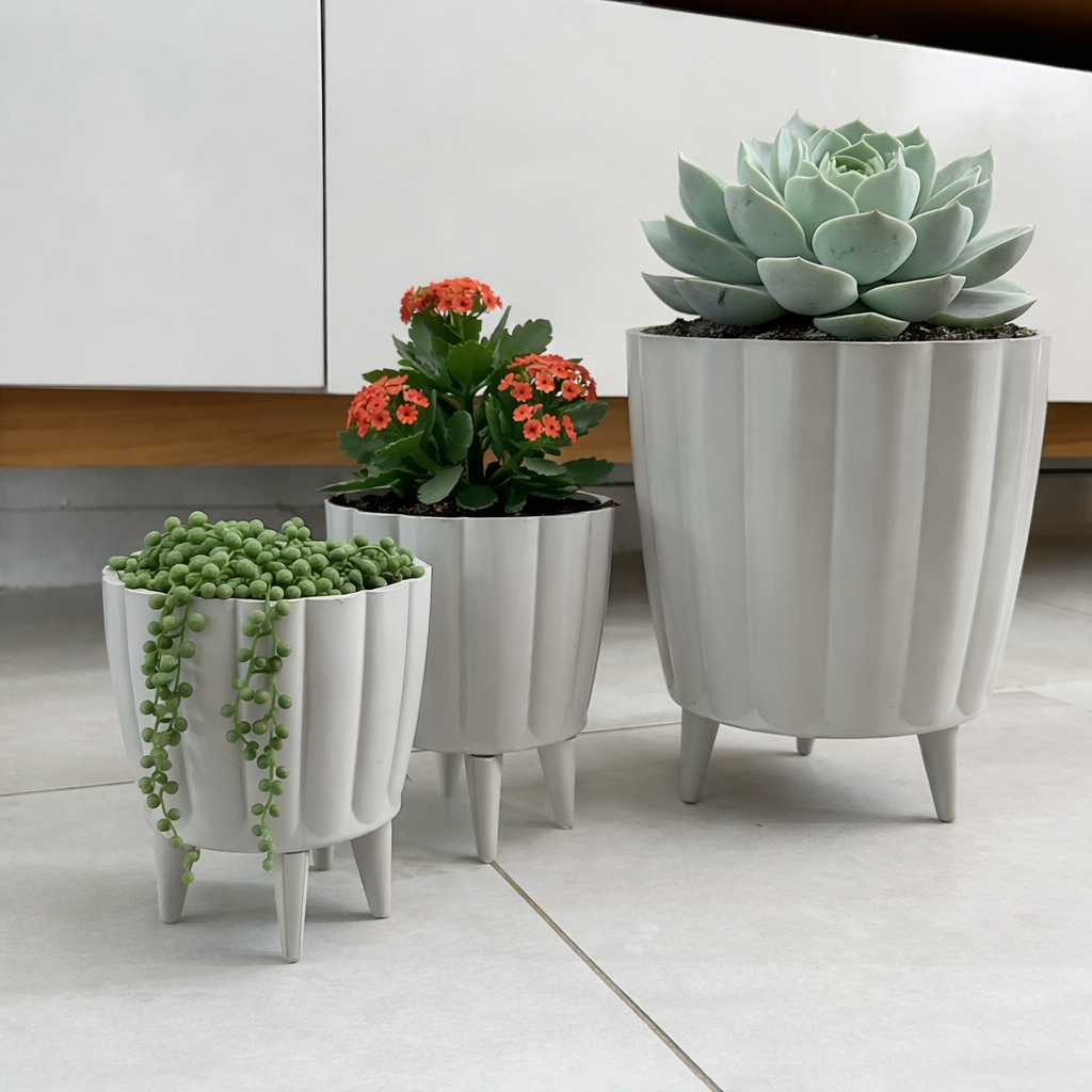 Kit 3 mini Vasos para Planta Estilo Moranga Cachepot com Pezinho Kit 3 mini Vasos para Planta Estilo Moranga Cachepot com Pezinho