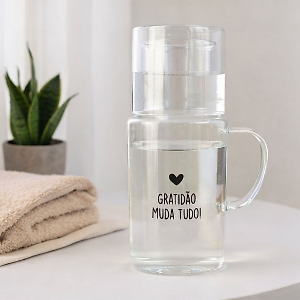 Moringa de água de Vidro com Copo e Frase Gratidao Muda Tudo Moringa de água de Vidro com Copo e Frase Gratidao Muda Tudo
