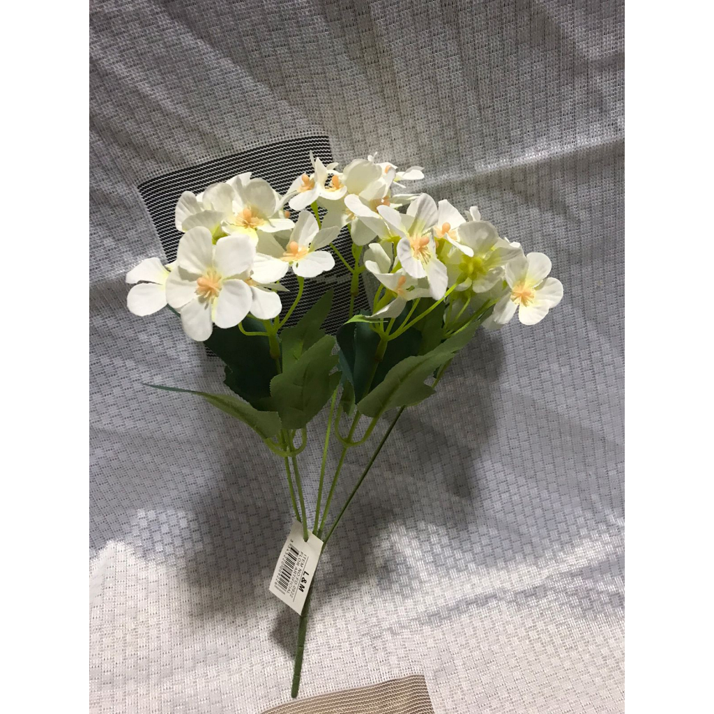 Buquê de Violeta artificial com 5 galhos Buquê de Violeta artificial com 5 galhos - Oferta na Shopee