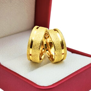 Par de Alianças de Casamento 8mm Luxuosas Diamantada com Detalhe Liso Banhadas a Ouro 18k - Oferta na Shopee