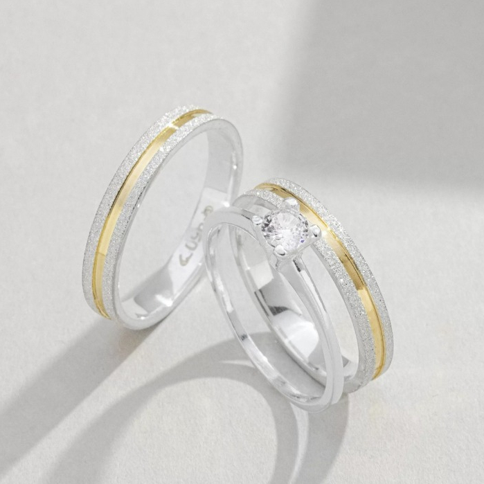 Par de alianças prata 950 friso banhado a ouro minimalista casal 3Mm com anel solitário noivado Par de alianças prata 950 friso banhado a ouro minimalista casal 3Mm com anel solitário noivado - Oferta na Shopee