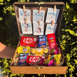 Caixa com fotos e Chocolates / Caixa de Presente para Namorados Aniversário de Namoro e Casais - Oferta na Shopee