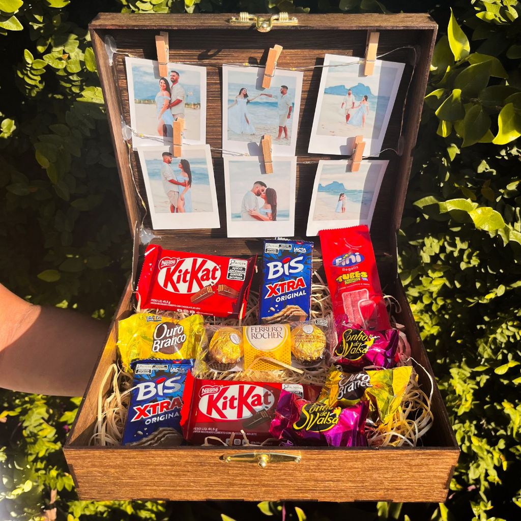 Caixa com fotos e Chocolates / Caixa de Presente para Namorados Aniversário de Namoro e Casais Caixa com fotos e Chocolates / Caixa de Presente para Namorados Aniversário de Namoro e Casais - Oferta na Shopee