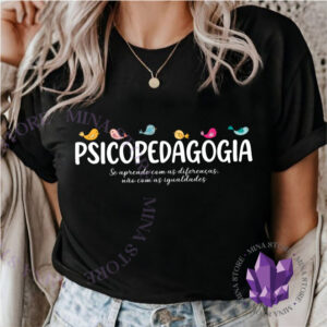 Camiseta Mina Profissões Psicopedagogia Se Aprende com as Diferenças - Oferta na Shopee