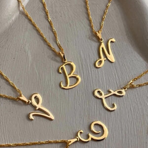 Colar Letra Pingente Inicial Nome Feminino Folheado a Ouro 18k e AÇO Inoxidável - Oferta na Shopee