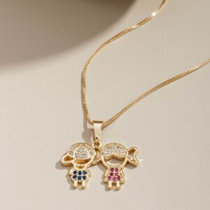 Colar Pingente Casal de filhos Cravejados Banhados a Ouro 18K - Oferta na Shopee