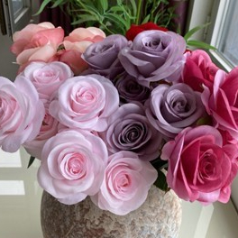 Buquê de Casamento 7 Rosas Artificiais - Presente Perfeito para Namorados e Decoração (Várias Cores) Buquê de Casamento 7 Rosas Artificiais - Presente Perfeito para Namorados e Decoração (Várias Cores) - Oferta na Shopee