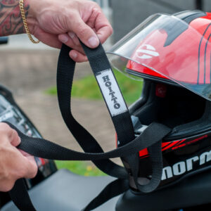 HOITTO - Nos eventos leve seu capacete com segurança