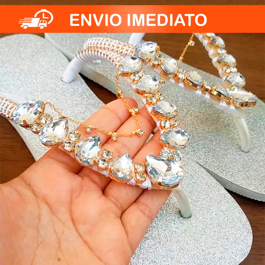 Chinelo personalizado prata com pedras e sola prata luxo nos pés chinelo feminino Chinelo personalizado prata com pedras e sola prata luxo nos pés chinelo feminino