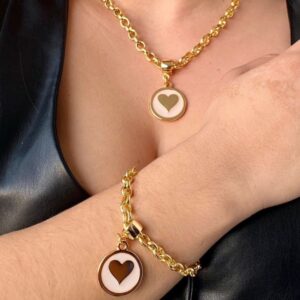 Conjunto Colar e Pulseira Medalha de Coração Perolada Resinado Sofisticado de Alta Qualidade - Oferta na Shopee