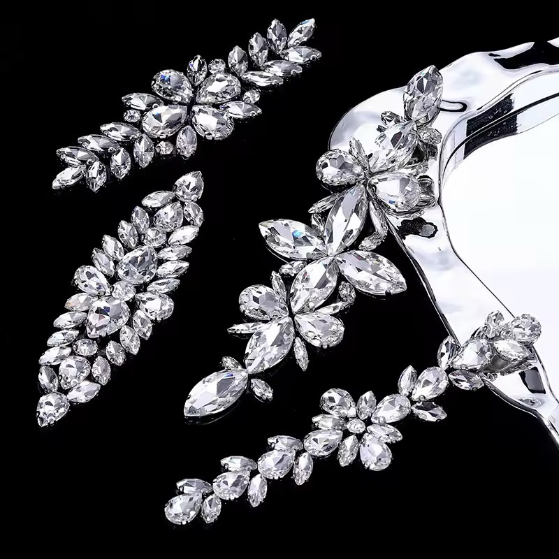 Aplique de Roupa ou Cabelo com Strass Luxo Brilho Casamento Debutante Aplique de Roupa ou Cabelo com Strass Luxo Brilho Casamento Debutante - Oferta na Shopee