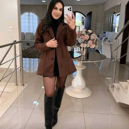 Casaco sobretudo feminino confeccionado em lã batida de alta qualidade, ideal para os dias frios de inverno. Casaco sobretudo feminino confeccionado em lã batida de alta qualidade, ideal para os dias frios de inverno.