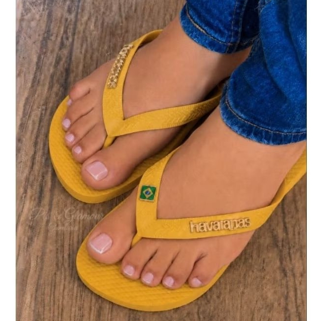 Havaianas Original do Brasil Copa Modelo top Personalizada com Pingente Bandeira e Logomarca Metalizada Torcida Havaianas Original do Brasil Copa Modelo top Personalizada com Pingente Bandeira e Logomarca Metalizada Torcida - Oferta na Shopee