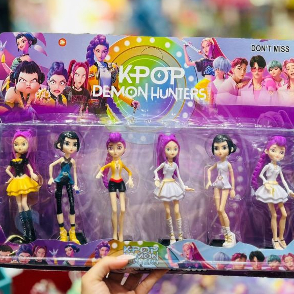 Kit com 6 Bonecas Guerreiras Kpop Modelo com e Sem Acessórios Kit com 6 Bonecas Guerreiras Kpop Modelo com e Sem Acessórios