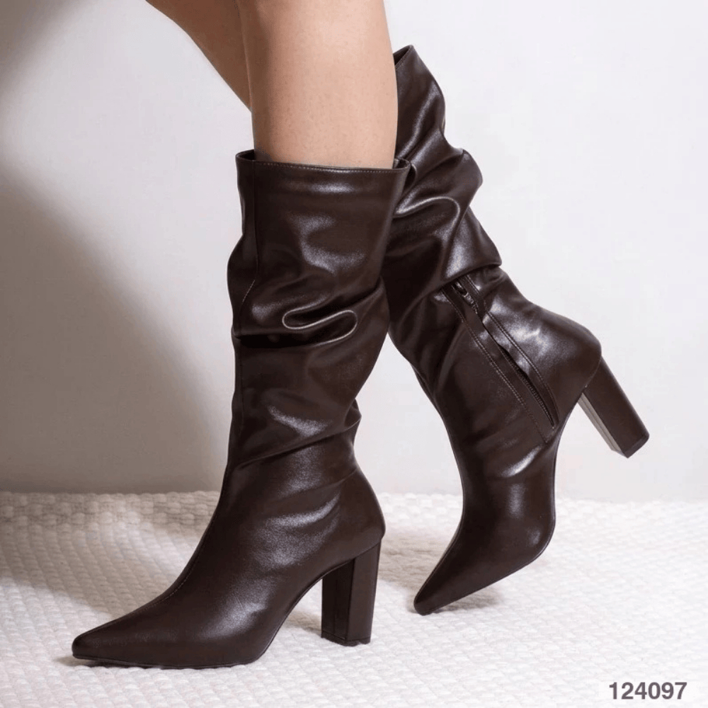 bota de salto grosso bico fino cano longo medio enrugado marrom mocha mousse bota de salto grosso bico fino cano longo medio enrugado marrom mocha mousse