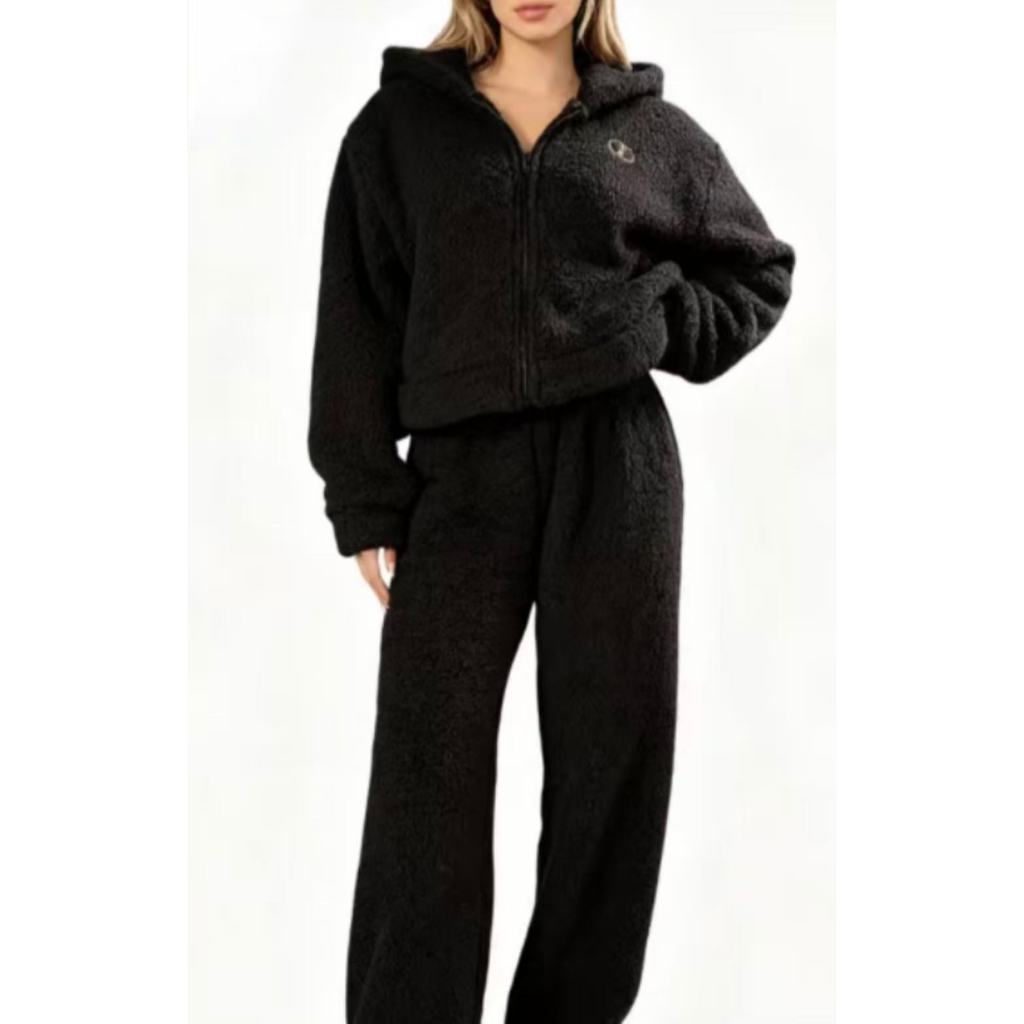 Conjunto Feminino Inverno Peluciada com Capuz –Jaqueta Cropped + Calça Confortável e Quentinha Look Casual Elegante 5669 Conjunto Feminino Inverno Peluciada com Capuz –Jaqueta Cropped + Calça Confortável e Quentinha Look Casual Elegante 5669