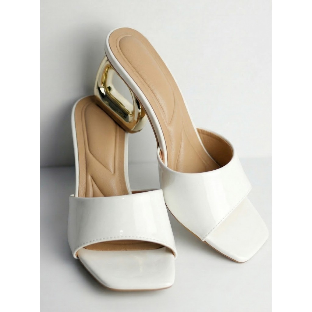 Sandália/Tamanco Mule com Salto Geométrico Dourado (D baixo 6cm) Sandália/Tamanco Mule com Salto Geométrico Dourado (D baixo 6cm)