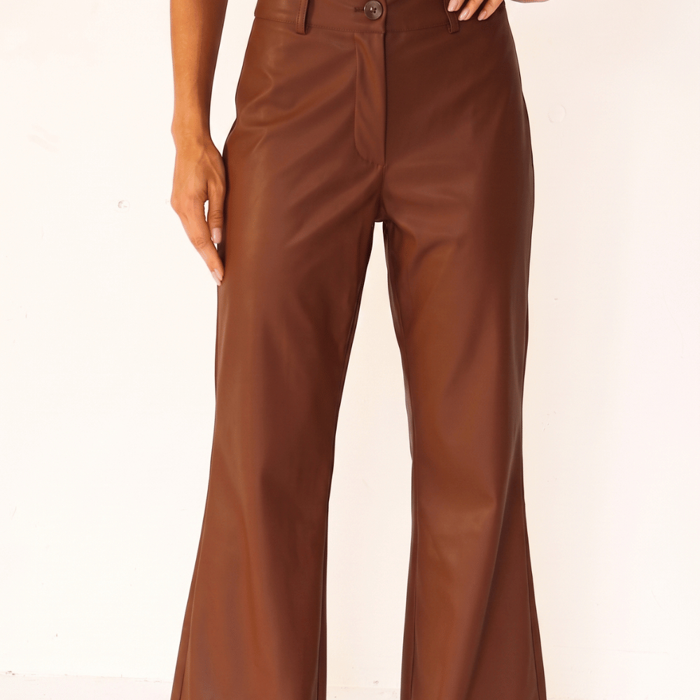 Calça Flare Feminina Couro Premium Cintura Alta Elegante Calça Flare Feminina Couro Premium Cintura Alta Elegante - Oferta na Shopee