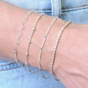 Kit 4 pulseiras elegantes femininas com formato de coração vazado