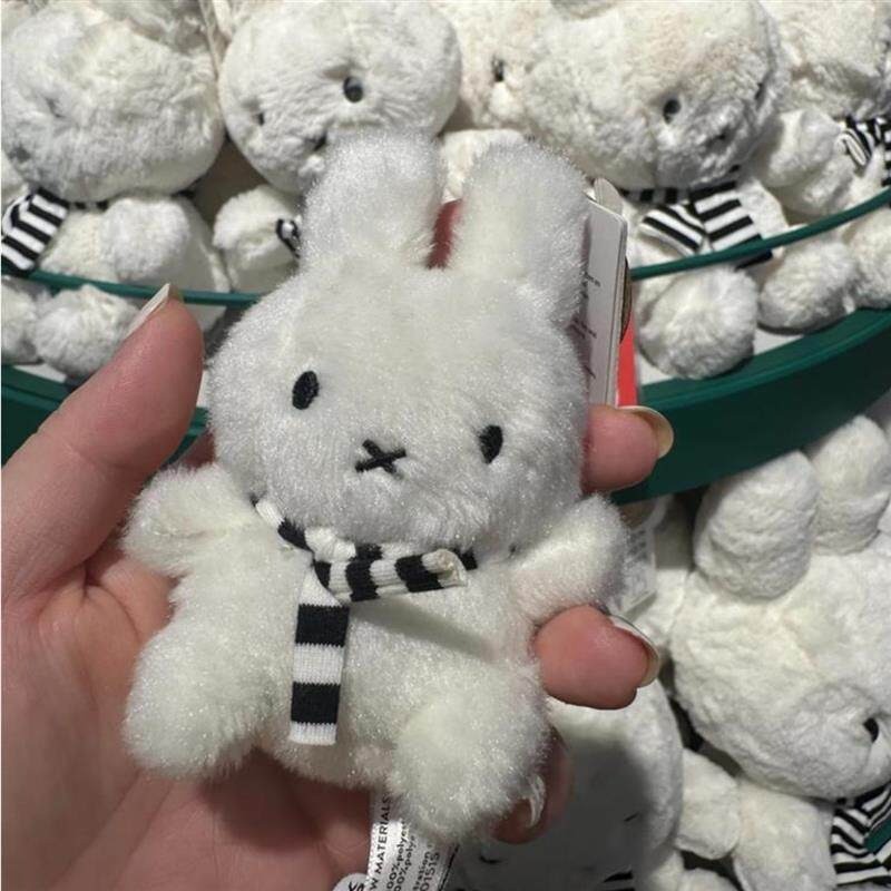 Miffy Kawaii Boneca De Pelúcia Pingente Dos Desenhos Animados Coelho Preto Branco Cachecol Chaveiro Mochila Acessórios P Miffy Kawaii Boneca De Pelúcia Pingente Dos Desenhos Animados Coelho Preto Branco Cachecol Chaveiro Mochila Acessórios P - Oferta na Shopee