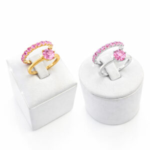 Kit com Dois Anéis Solitário e Anel Aparador de Aliança Cravejado de Strass Rosa Bebê Banhado a Ouro - Oferta na Shopee