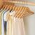Kit 10 Cabides de Madeira Marfim com Verniz Criança Moda Infantil Com Barra para Roupas de Criança