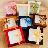 10~40 CAIXA COM VISOR 15X15X4 PARA PERFUME SABONETE  COM VISOR LAMINADA ASSK S21 (CHOCO)