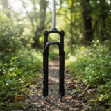 SUSPENSÃO ARO 29 ABSOLUTE MXFK-18 PRÉ-LOAD C/ TRAVA NO OMBRO 100MM MOLA ESPIGA RETA MTB PRETO