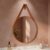 Espelho Decorativo Redondo 50cm Adnet Suspenso C/ Alça Couro para Banheiro Sala Quarto Lavabo