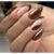 Postiça Realista Premium – Unhas Decoradas Marrom Luxo com Linha Dourada