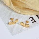 Brinco Elegantes Delicado Femininos Antialérgico Folheado Ouro 18k Flor Trio