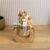 Figura Decorativa Família Wolff de Resina 18cm