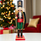 Soldado de Chumbo de Madeira com Capa e Lança – 9,5x38x8,5cm – Verde e Vermelho – 1 unidade – Artlille – Rizzo